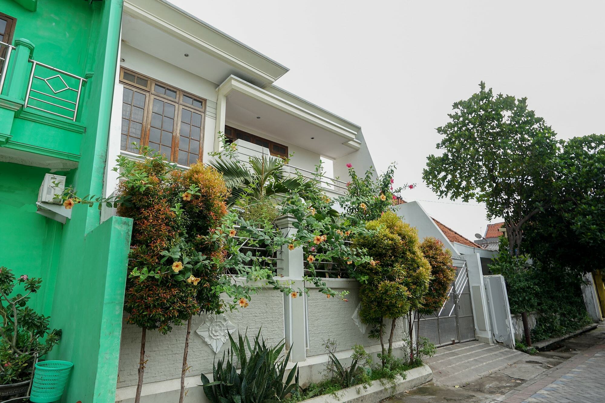 Bumi Banyu Bening Syariah By Ecommerceloka Surabaya Ngoại thất bức ảnh